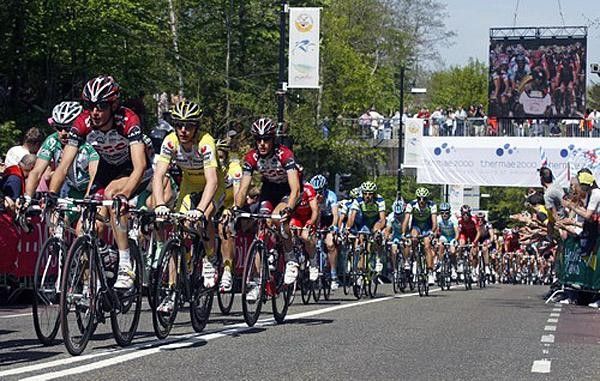The Schleck brothers lead CSC's effort on the second ascent of the Cauberg