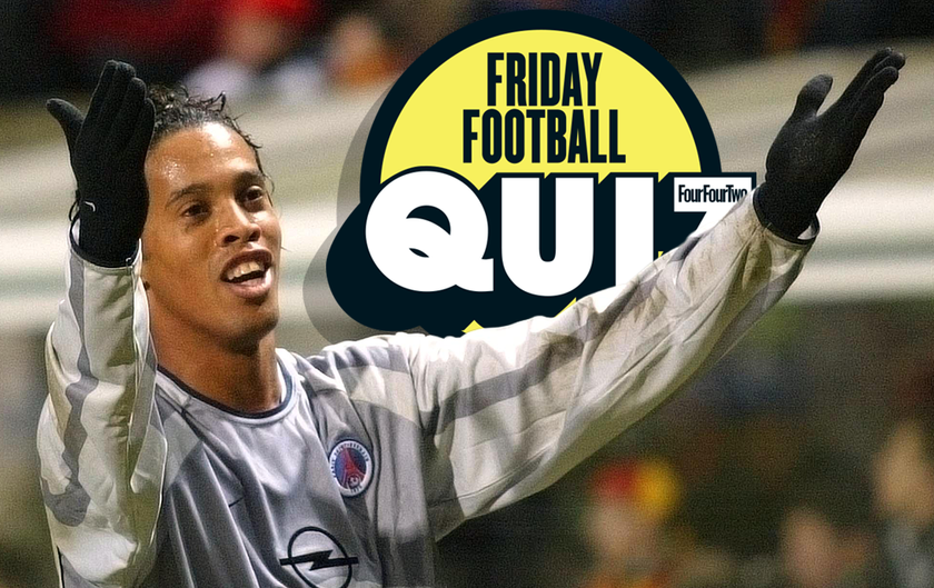 Ronaldinho playing for PSG