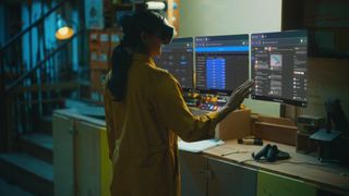 VR users working with multiple displays in Horizon Workrooms