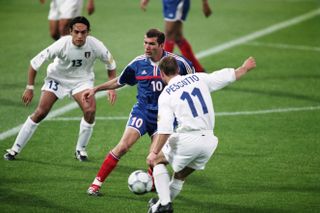 Zinedine Zidane on the ball for France against Italy in the final of Euro 2000.