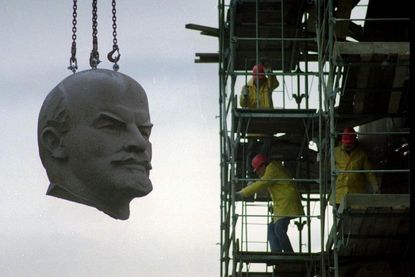 Giant Lenin head reported missing in Berlin