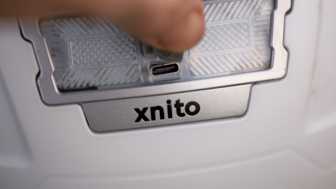 Xnito e-bike helmet USB-C charging port