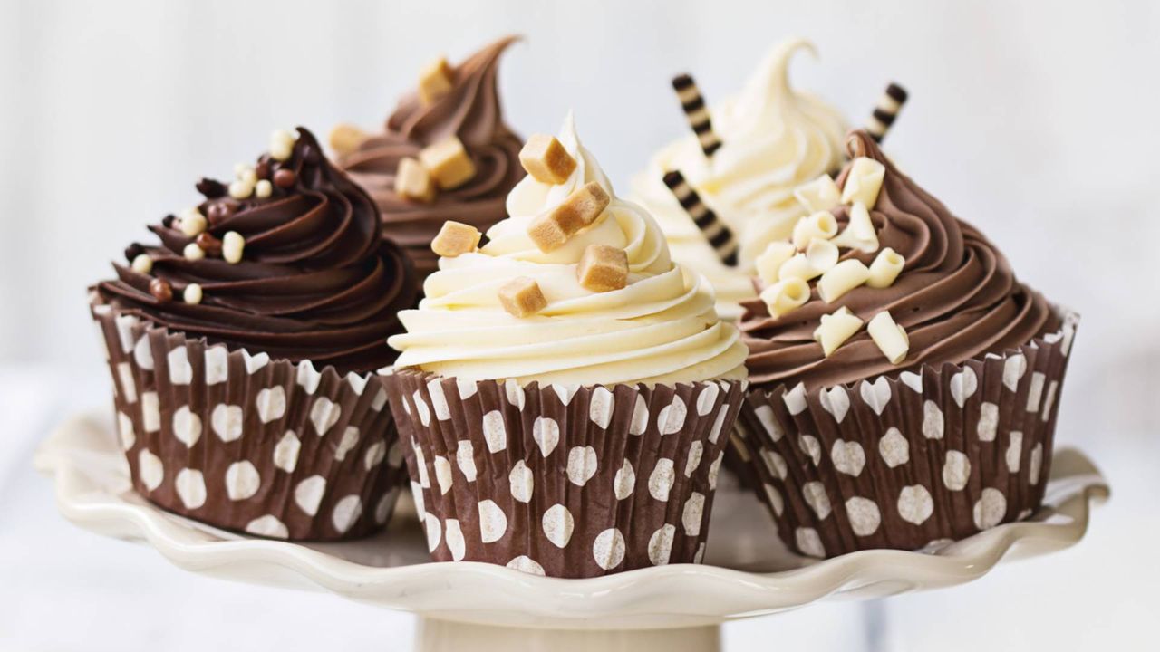 Chocolate cheesecake cupcakes