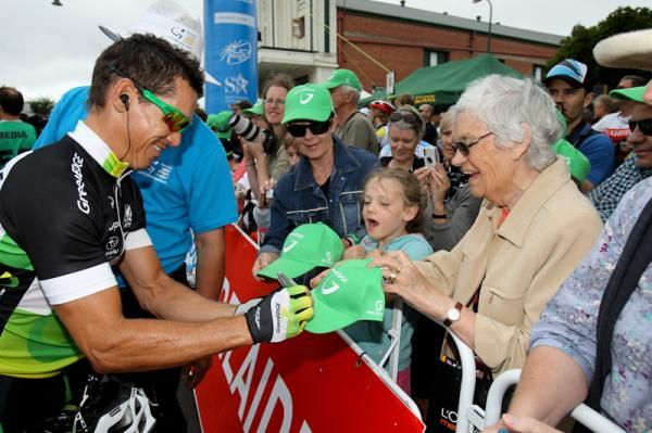 Another crowd favourite Robbie McEwen is happy to signa few autographs