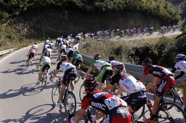 The Volta ao Algarve peloton in action during stage 2.
