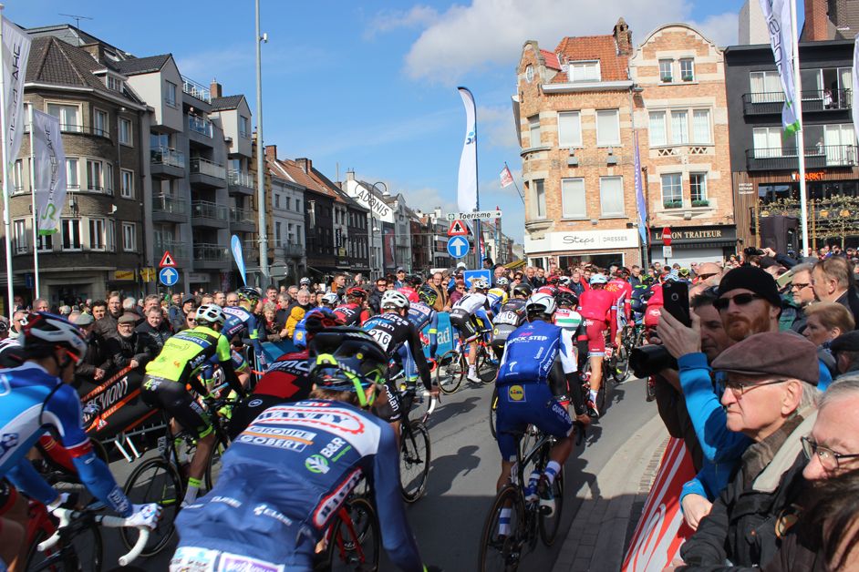 The riders roll out of Roeselare