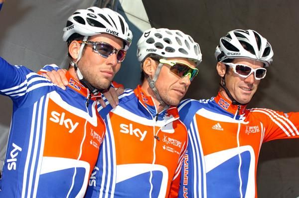The three-man British team at the sign-in stage (l-r): Mark Cavendish, Jeremy Hunt and David Millar.
