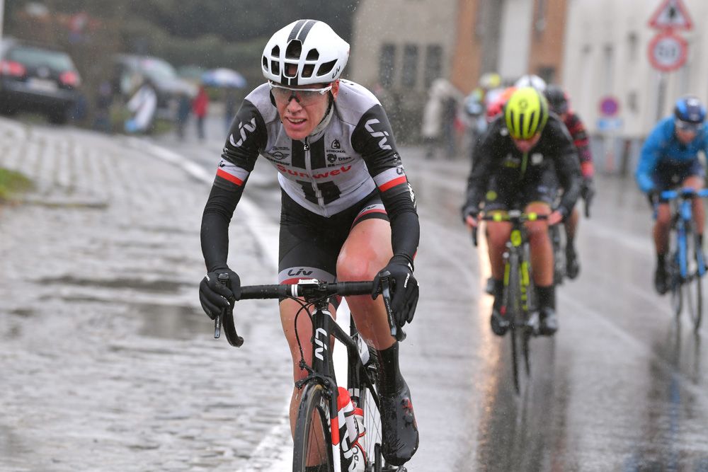 Ellen van Dijk (Team Sunweb) makes her move