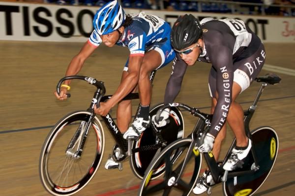 Lanell Rockwell (Team Alliance) and Giddeon Massie (Bike Religion) go at it in the sprint rounds.