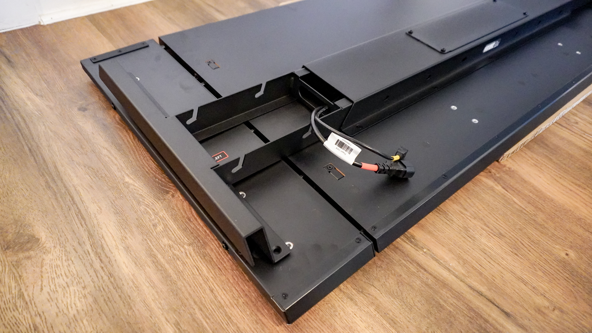 Cables coming out of the center of the Secretlab Magnus Evo's frame