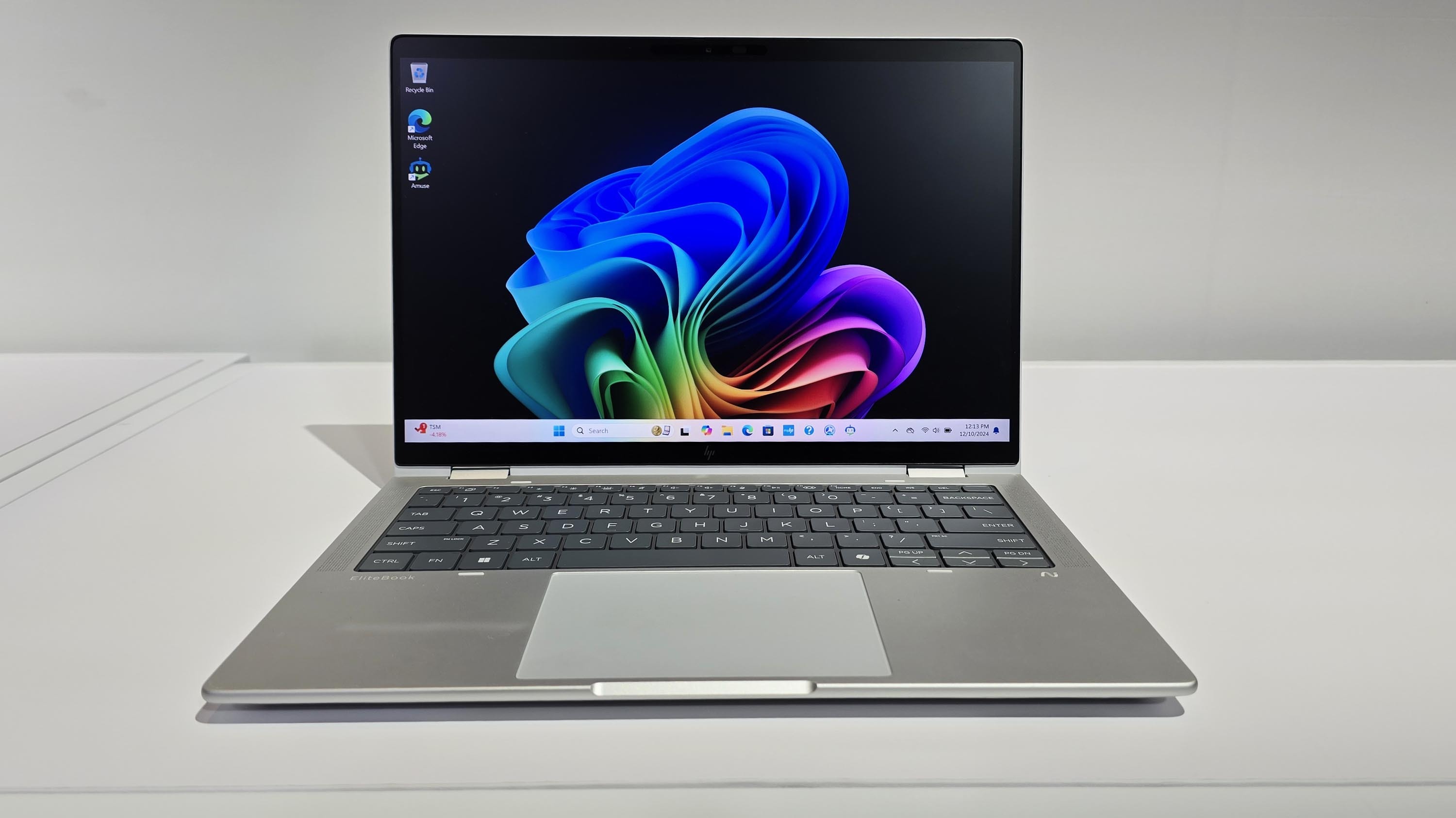 The HP EliteBook X Flip 14 (G1i) on a desk.