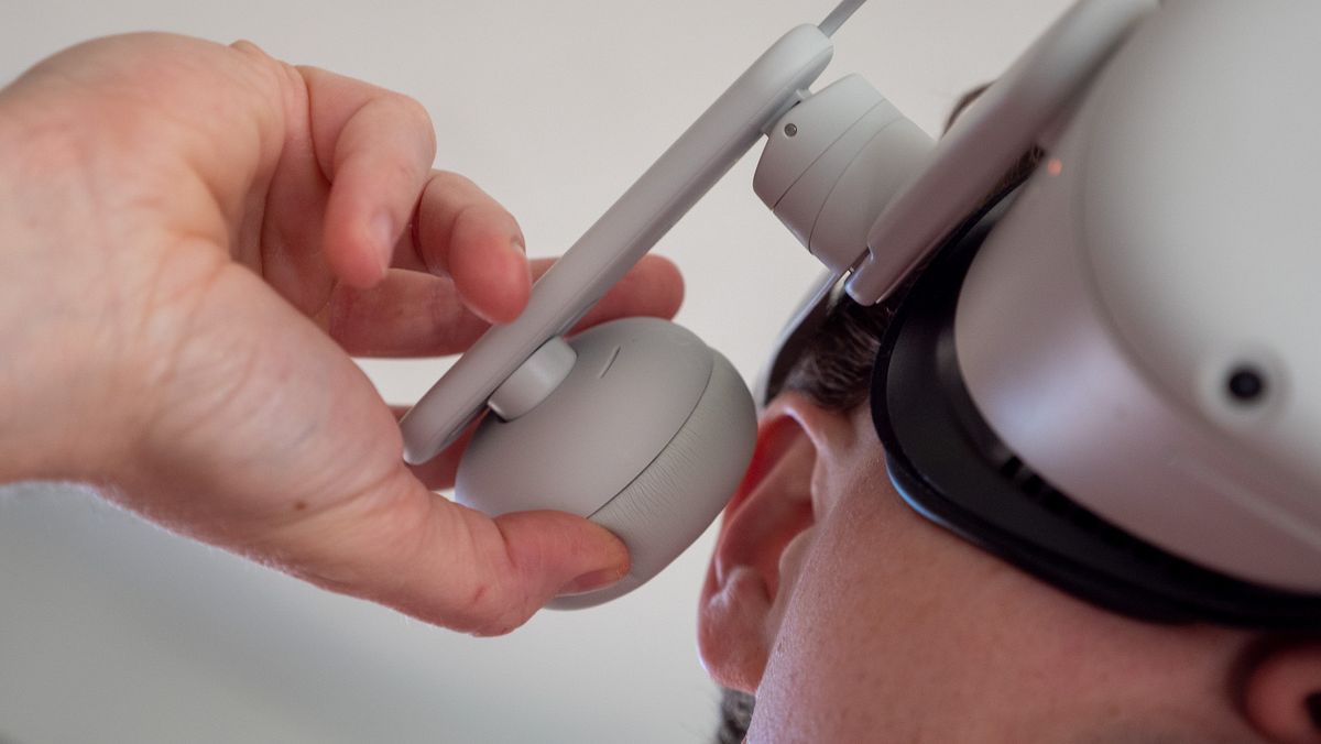 Adjusting the headphones of the Kiwi Design Comfort Battery Audio Strap for Meta Quest 2