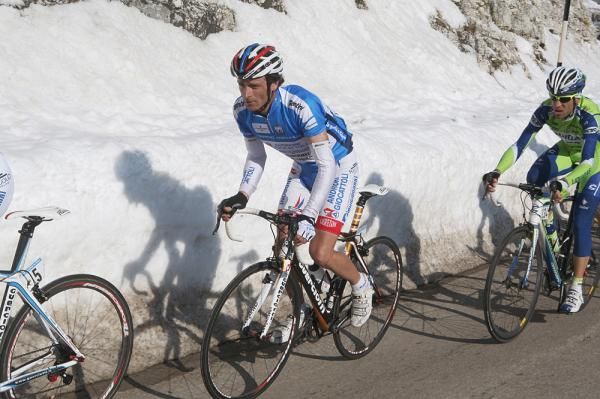 Michele Scarponi rides past the snow banks on stage 5.