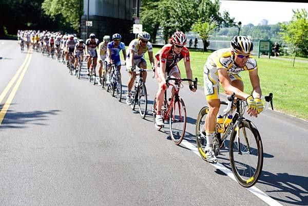 Team Columbia-Highroad at the front of the peloton along Kelly Drive.