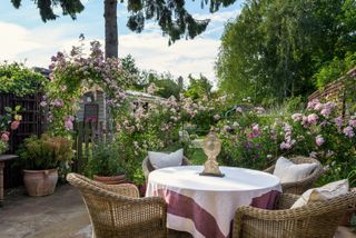 alfresco dining in victorian garden