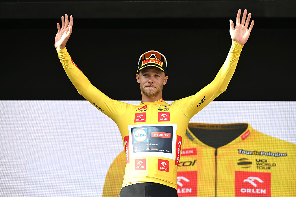 Tour de Pologne: Jonathan Milan wins fast and furious sprint on stage 2