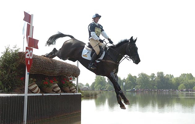Opposition-Buzz-Badminton-water.jpg