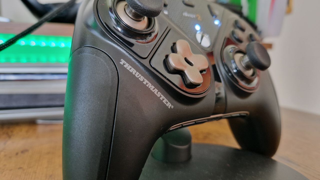 Thrustmaster eSwap X 2's subtle branding