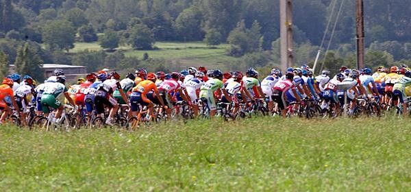 The peloton rolls along early in the stage