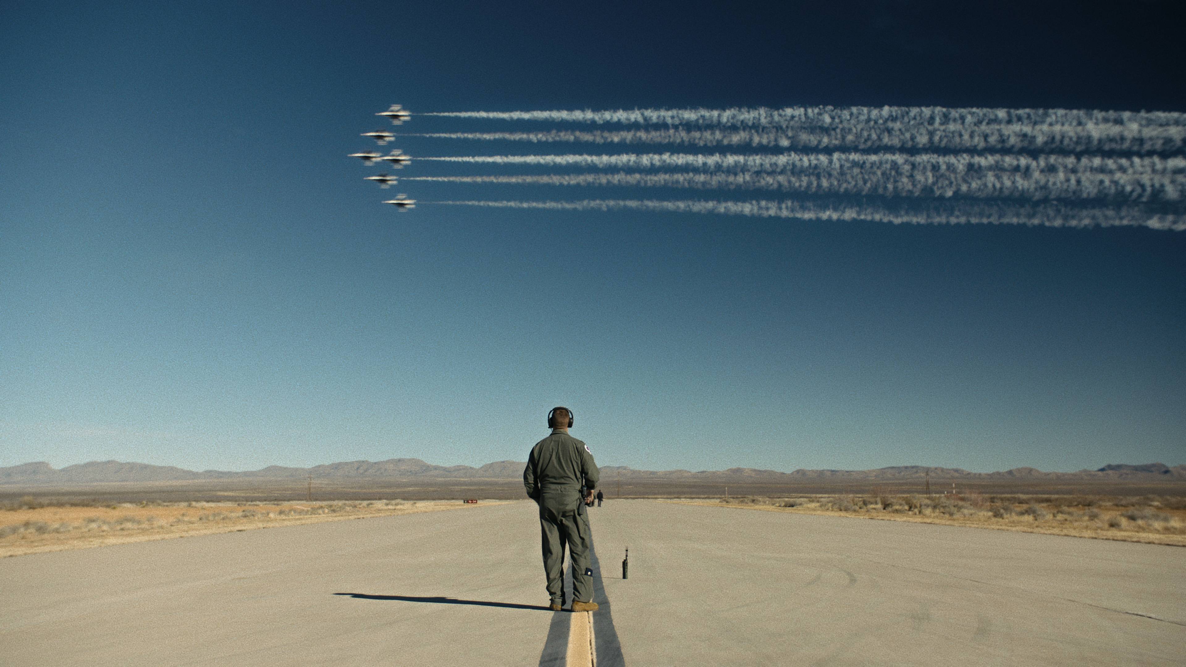 A team member watches on as the pilots fly in Air Force Elite: Thunderbirds