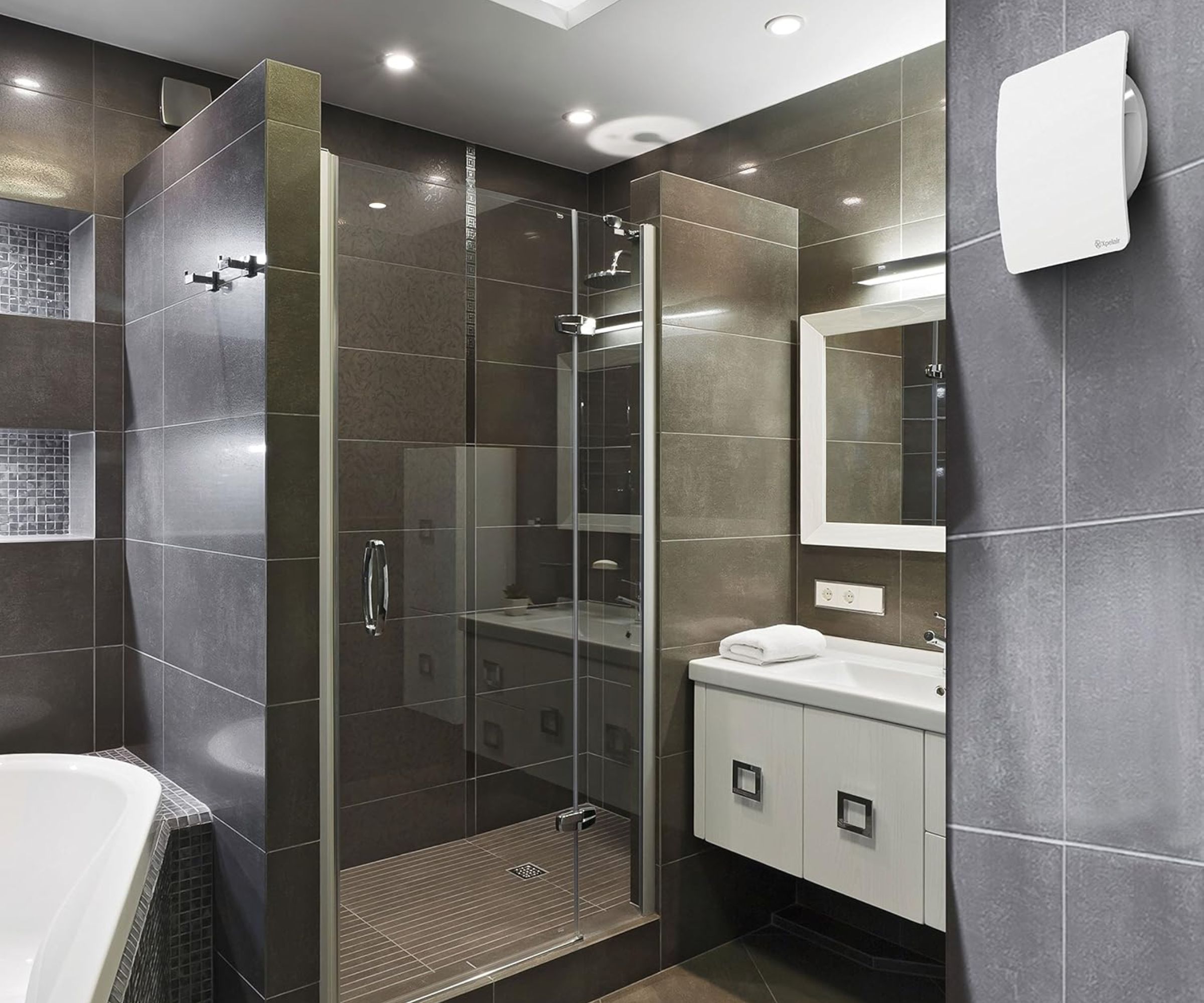 Xpelair C4TS 4"/100mm Simply Silent Contour Extractor Fan installed in the bathroom