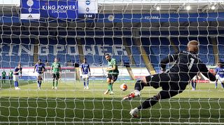 Kasper Schmeichel, Neal Maupay