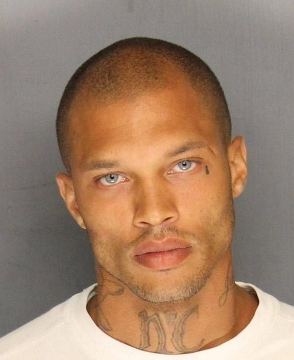 Internet swoons over man&amp;#039;s smoldering mug shot, makes it go viral