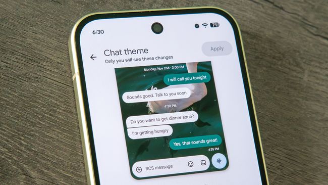 Приложение Google Messages стало намного интереснее благодаря новым темам чата, но ему все еще есть чему поучиться у Apple Messages