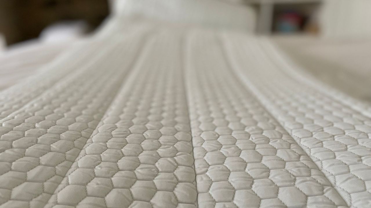 Soak&amp;Sleep Cooling Mattress Topper texture