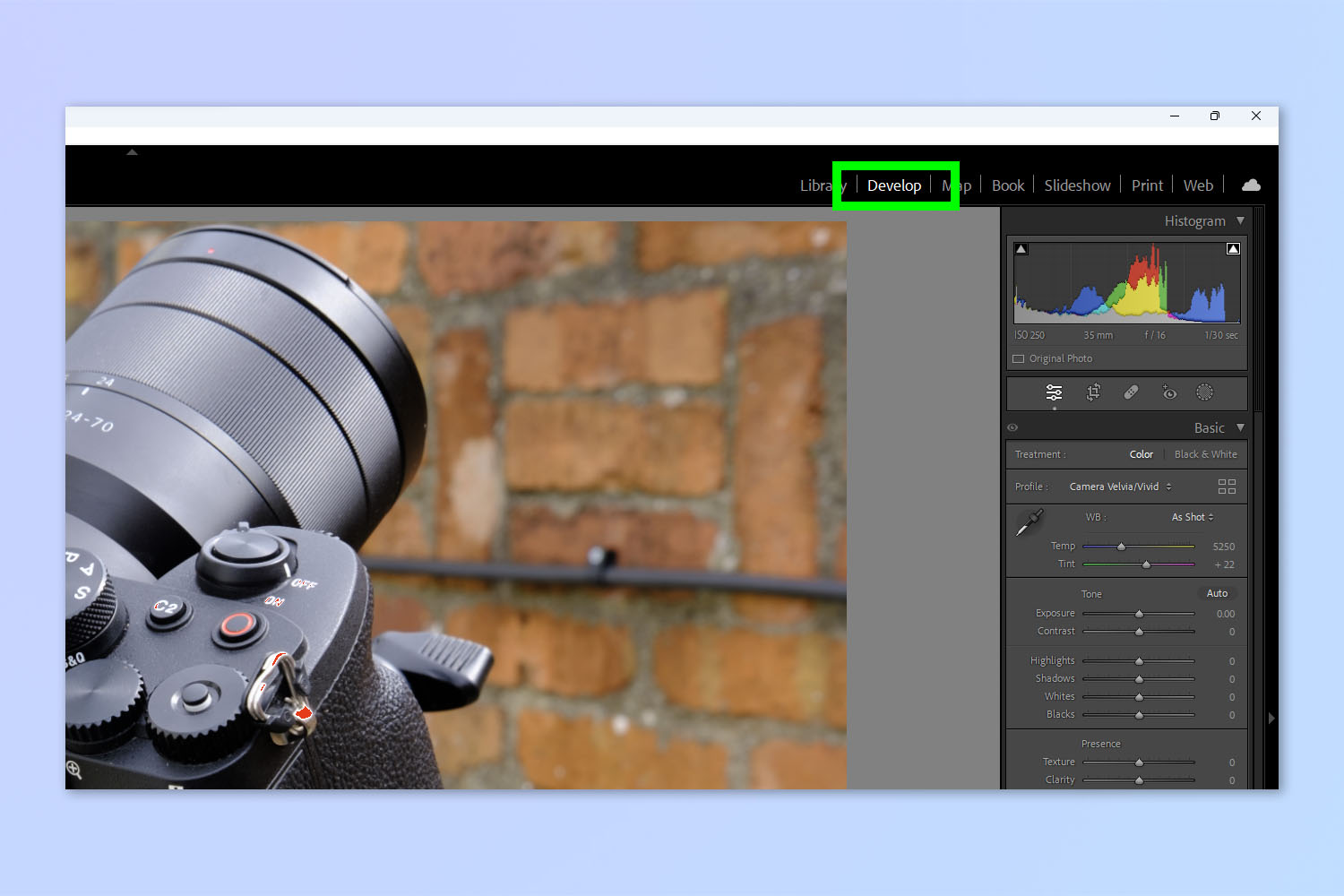لقطة شاشة توضح كيفية تدوير صورة في Adobe Lightroom