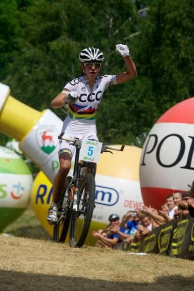 Maja Wloszczowska wins the race