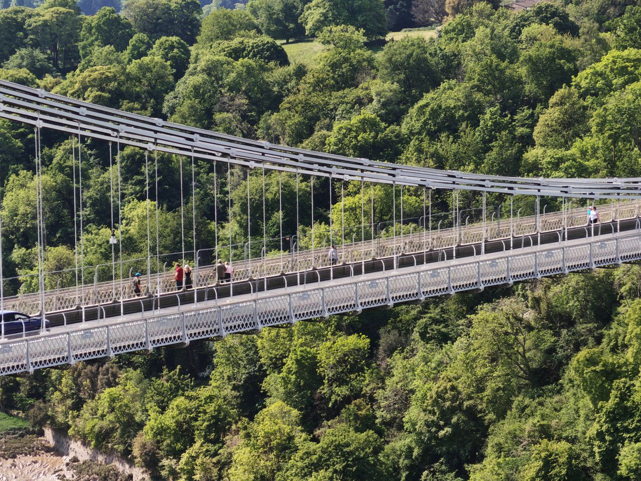 Another zoomed-in shot taken on the Honor 400 Pro showing a suspension bridge