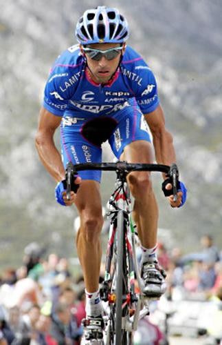 Gilberto Simoni (Lampre-Caffita) powers away from Heras and Menchov