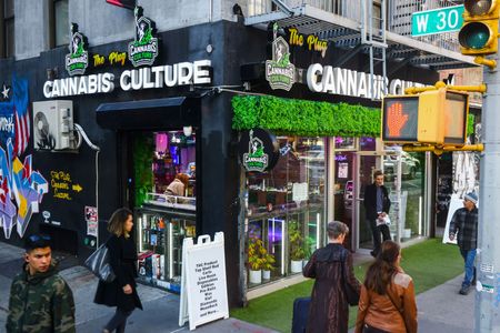 cannabis store in NYC photo