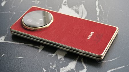 Honor Magic V6 hands on back angled