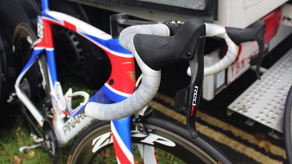 The electronic wireless groupset contributes to a tidy cockpit