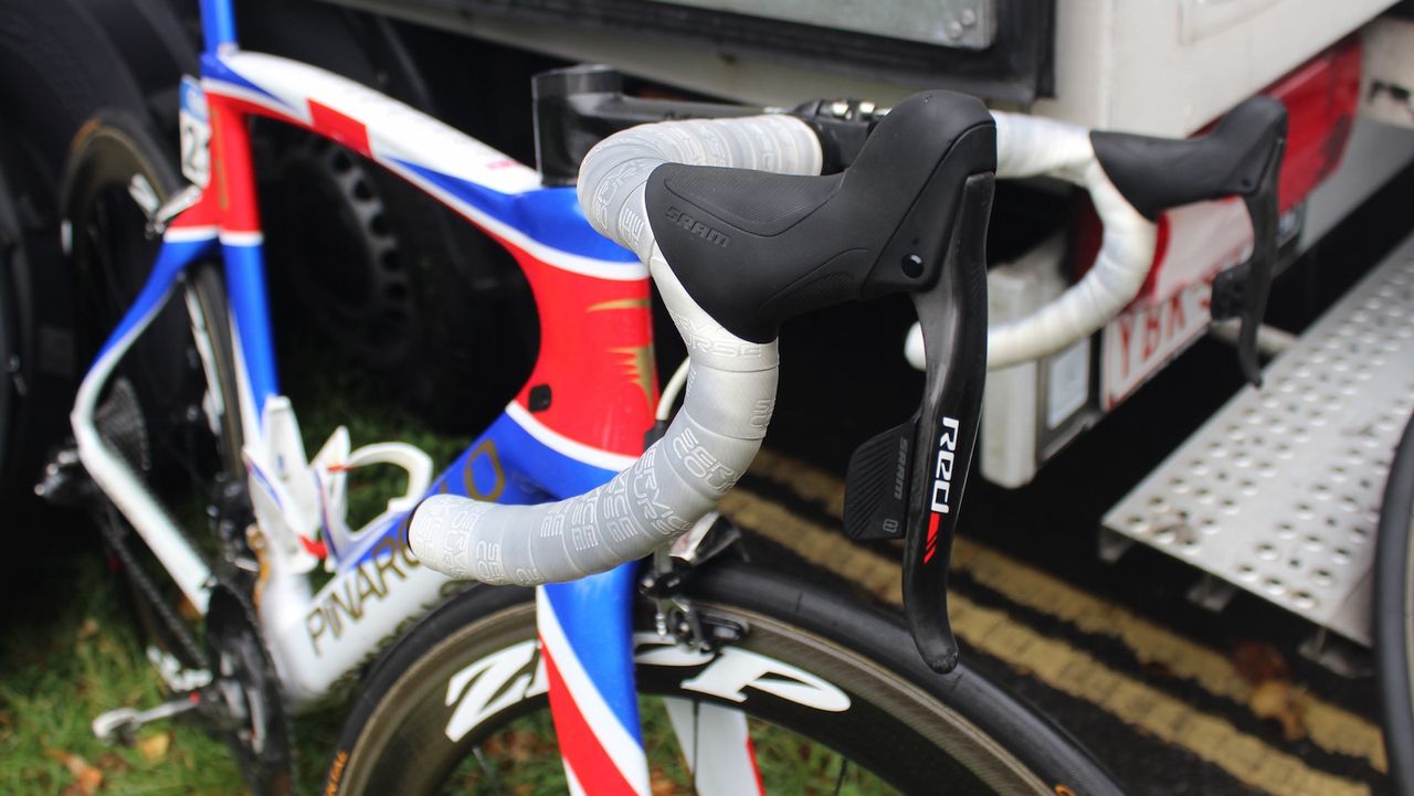 The electronic wireless groupset contributes to a tidy cockpit