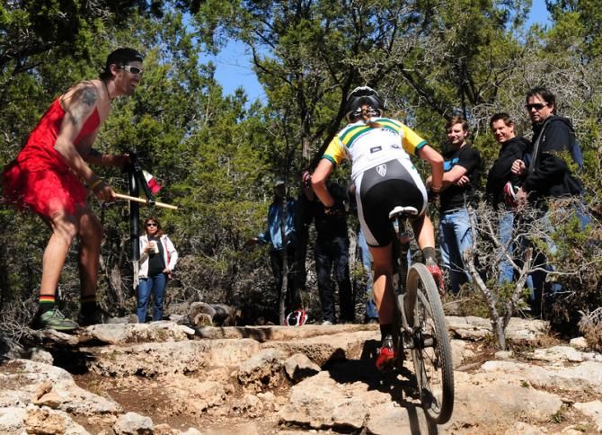 Rebecca Henderson (Trek Factory Racing) riding up a rock wall