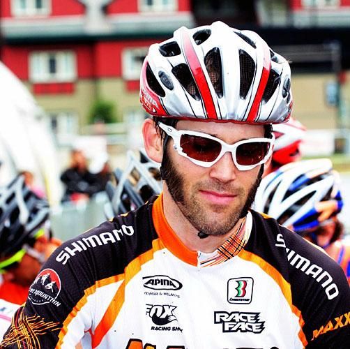 Geoff Kabush (Team Maxxis-Rocky Mountain) before the start.