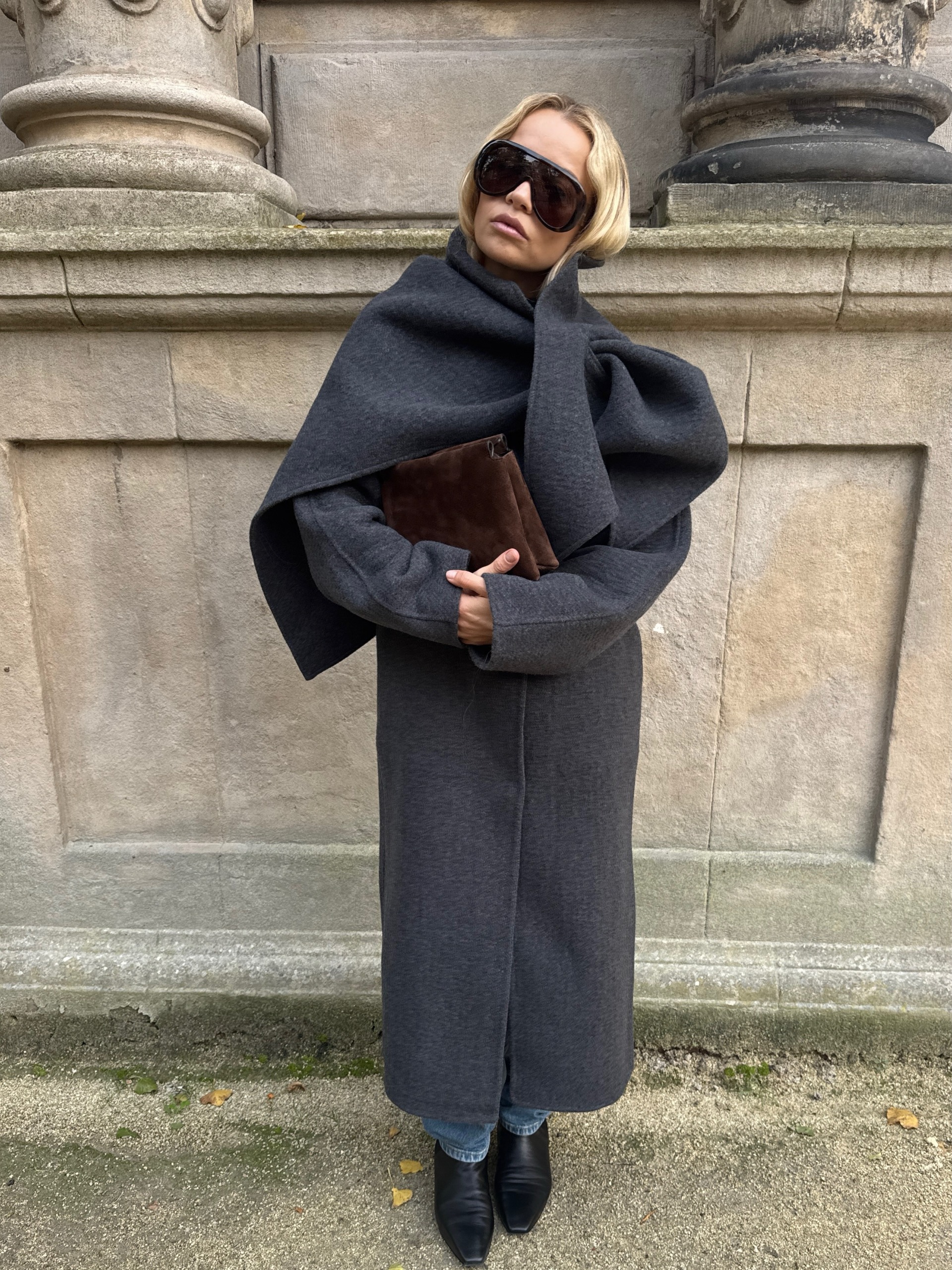 Stephanie Broek wearing a S&amp;eacute;zane scarf coat.