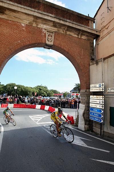 Lots of spectators watched as the riders entered the city through the arc.