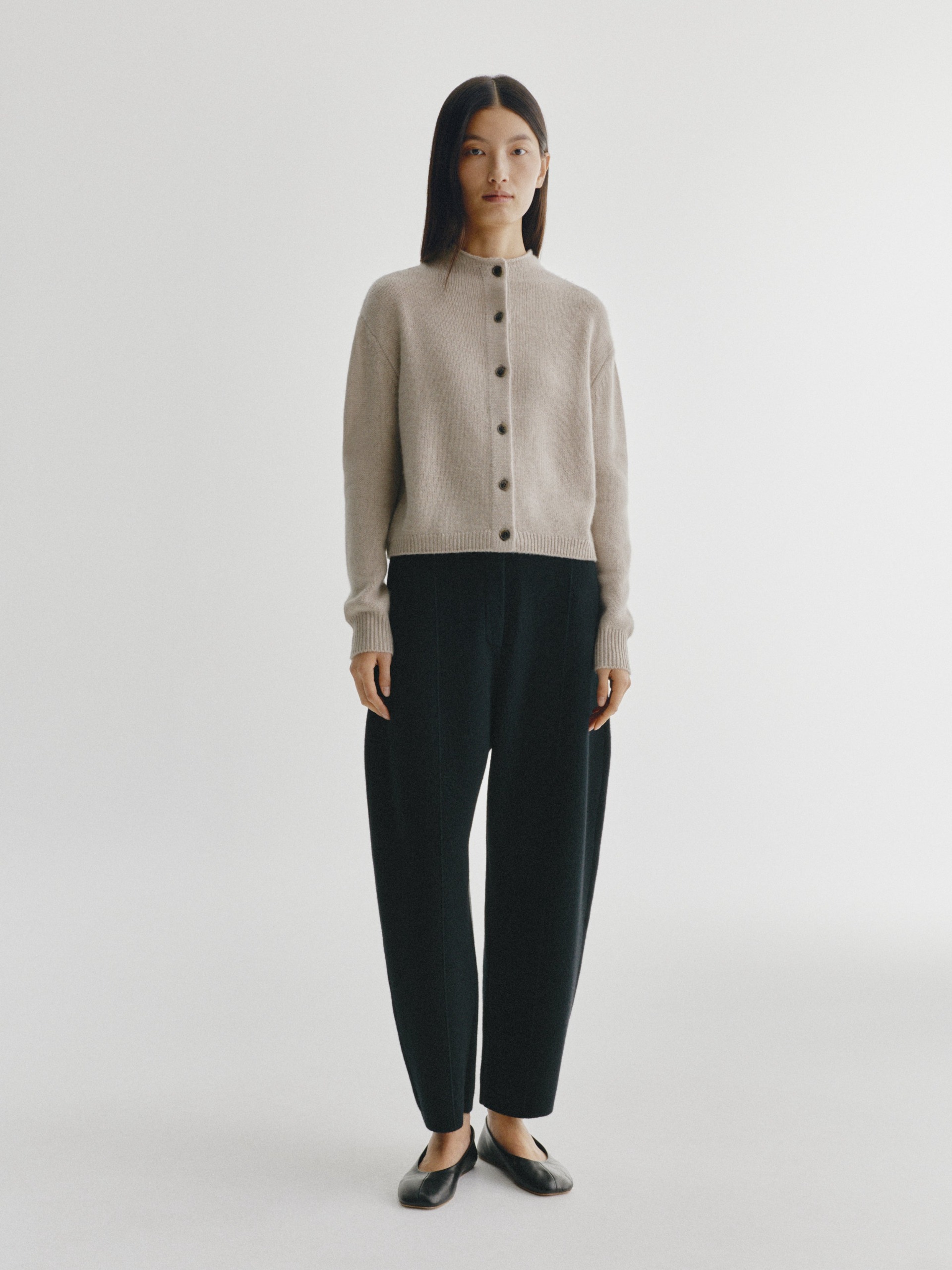 Zirelle Cardigan Sand | Cashmere | Lisa Yang
