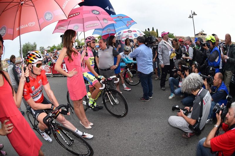 The jersey wearers on the start line of stage 7
