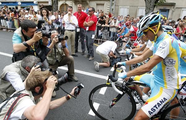 The photographers get a few last minute start line shots.