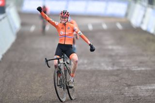 U23 Women - Cyclo-cross World Championships: Van Empel wins U23 women's title