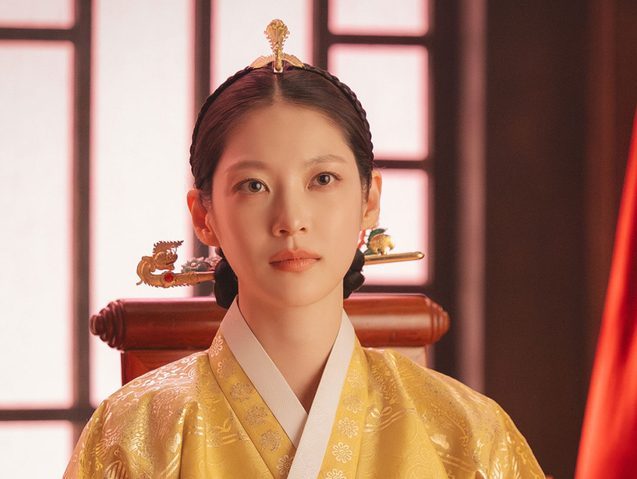Gong Seung-yeon as the Queen Dowager in 'Perfect Crown'