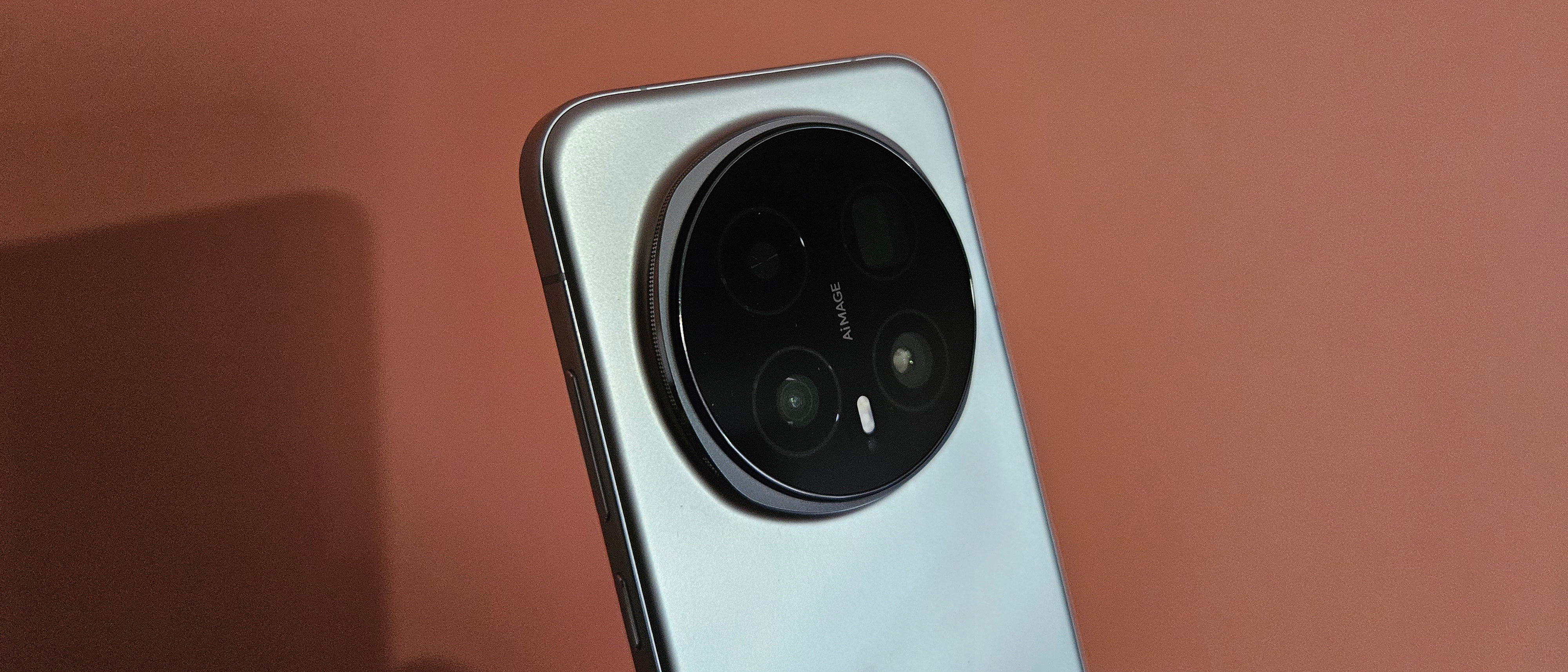 The Honor Magic8 phone 