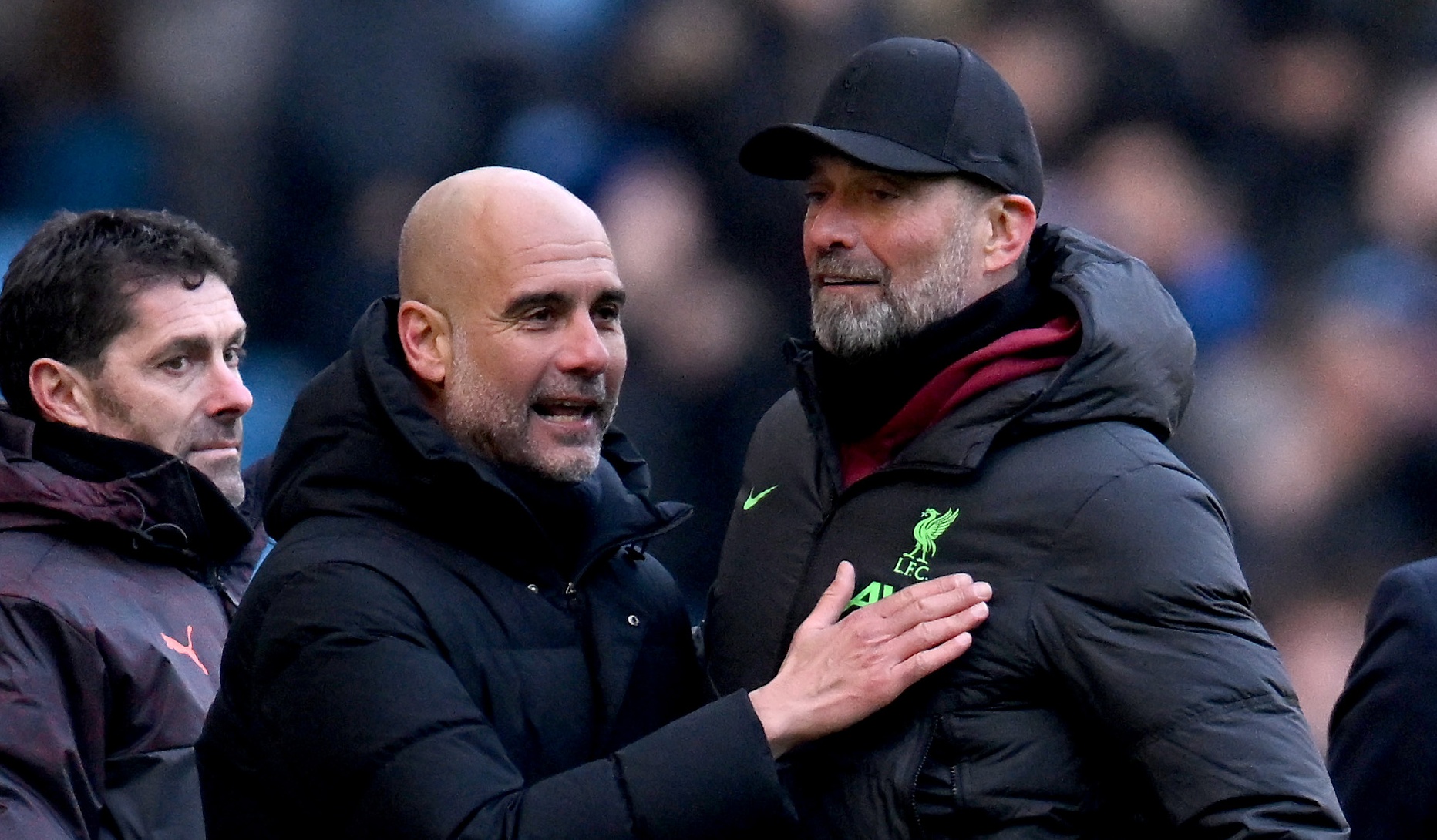 Jurgen Klopp manager of Liverpool talking with Pep Guardiola manager of Manchester City during the Premier League match between Manchester City and Liverpool FC at Etihad Stadium