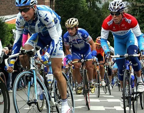 Kirchen (Right) climbs the Mur