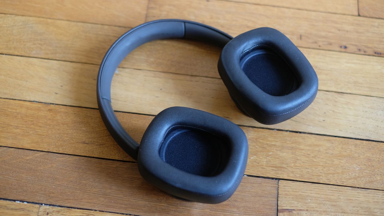 Photograph of DALI iO-12 headphones
